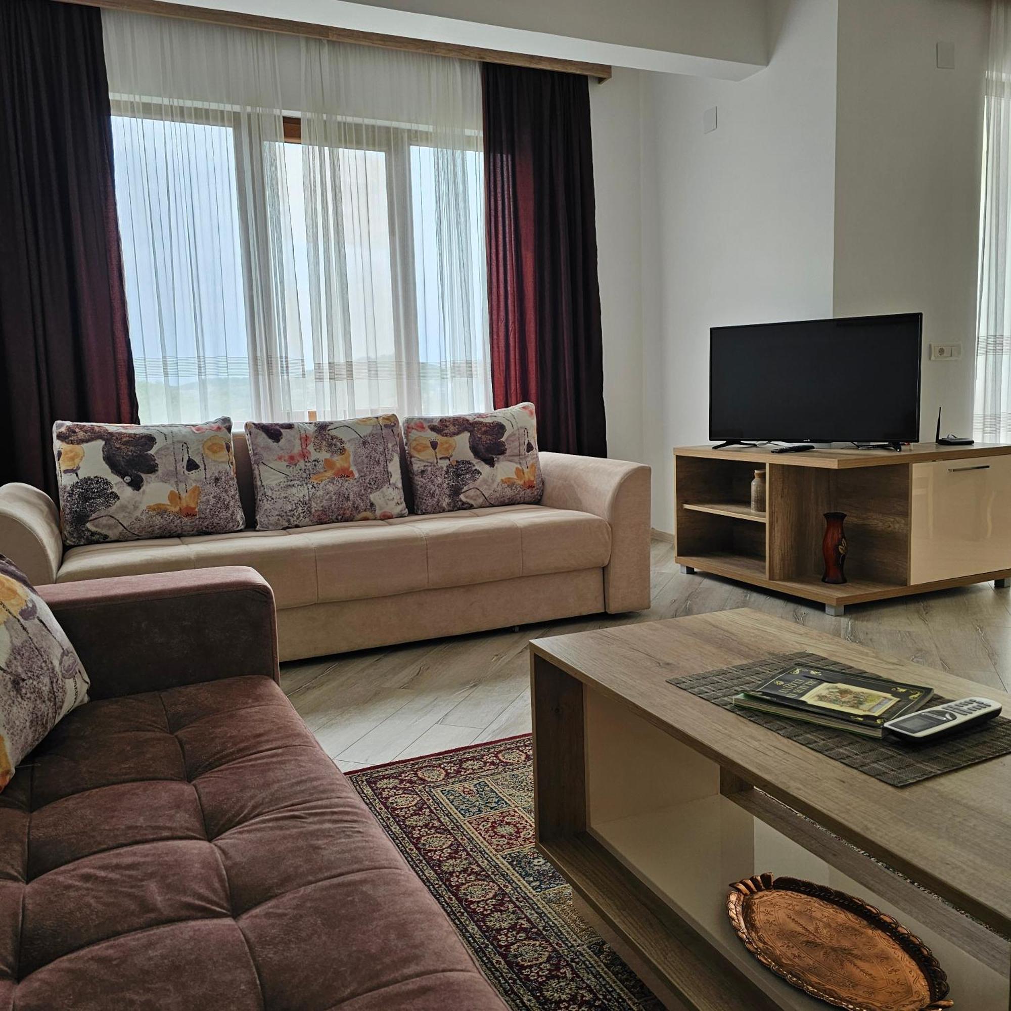 Green Hill Apartments Ulcinj Bilik gambar